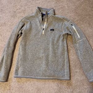 Women’s heathered grey Patagonia pullover size M